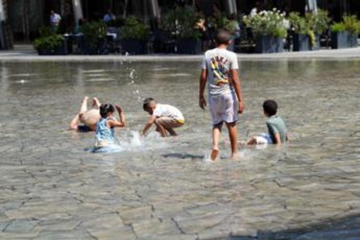 Caldo estremo, ancora afa record dopo il picco di oggi: cosa succede nel weekend Caldo estremo, ancora afa record dopo il picco di oggi: cosa succede nel weekend