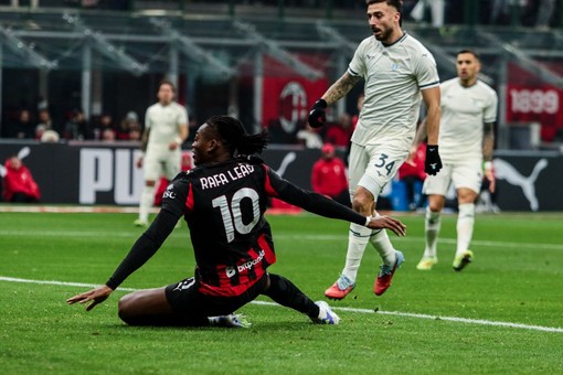 Leao mette ko la Lazio, il Milan in vetta aspettando Roma-Napoli Leao mette ko la Lazio, il Milan in vetta aspettando Roma-Napoli
