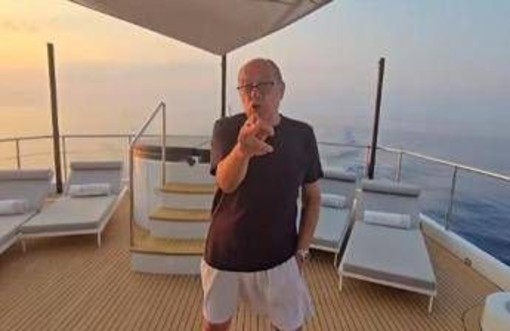&quot;Mi imbarcai su un cargo...&quot;, Verdone e gli auguri di Ferragosto citando Borotalco