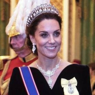 Kate e la visita di Stato di Macron, cosa indosserà e cos'è il Nodo degli innamorati?