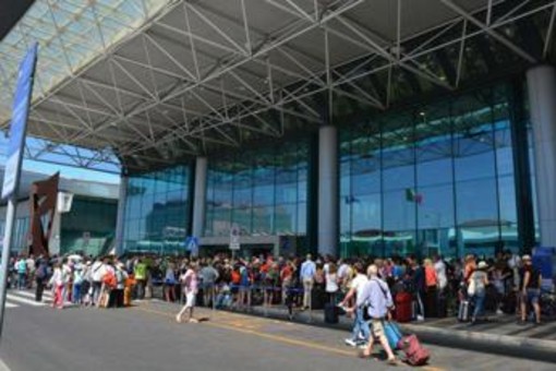 Schengen, l'esperto Giuricin: "Blocco totale? Code inevitabili, Spagna vale 22 milioni di passeggeri all'anno" Schengen, l'esperto Giuricin: "Blocco totale? Code inevitabili, Spagna vale 22 milioni di passeggeri all'anno"