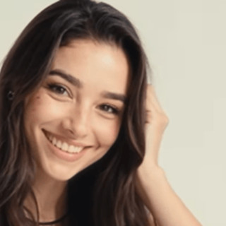 Hollywood contro l'attrice creata dall'intelligenza artificiale, Tilly Norwood spaventa le star