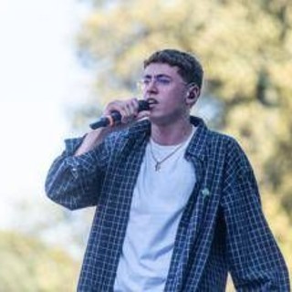 Sanremo 2026, Tredici Pietro tra i big: chi è il rapper che 'odia i raccomandati'