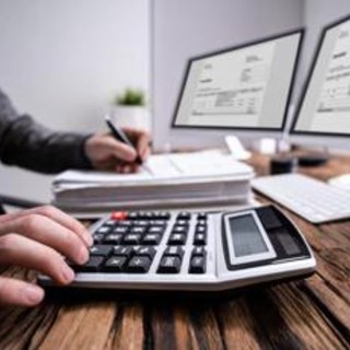 Nemmeno un euro di Irpef per un italiano su due, così il peso delle tasse logora il ceto medio