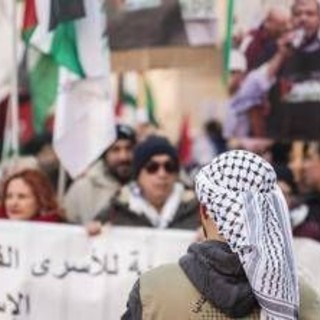 "Vergogna, fuori i sionisti dal corteo": insulti a cronista Il Giornale al corteo Pro Pal di Milano