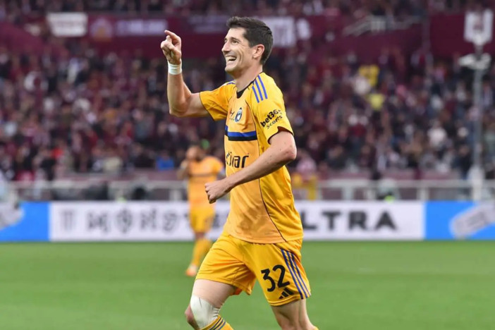 Gol e spettacolo alla Unipol Domus, Cagliari-Pisa finisce 2-2 Gol e spettacolo alla Unipol Domus, Cagliari-Pisa finisce 2-2