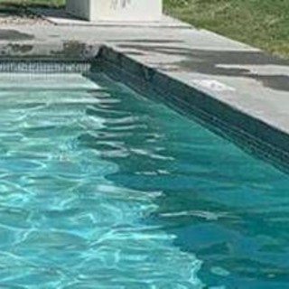 Gallipoli, rischia di annegare in piscina parco acquatico: gravissimo bambino di 7 anni