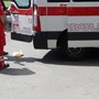 Accoltellato davanti a un bar a Ostia, morto 35enne: aggressore in fuga