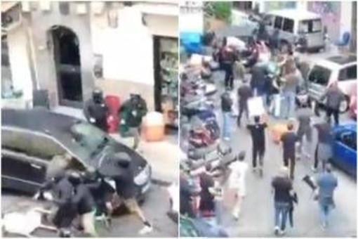 Napoli, scontri tra tifosi prima del match con lo Sporting Lisbona Napoli, scontri tra tifosi prima del match con lo Sporting Lisbona