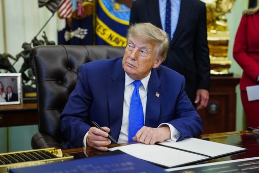 Trump “Israeliani non colpiscano Gaza, Hamas ha accettato di deporre le armi” Trump “Israeliani non colpiscano Gaza, Hamas ha accettato di deporre le armi”