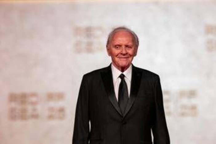 Anthony Hopkins, 50 anni di sobrietà. Il messaggio per chi lotta: "Scegliete la vita"