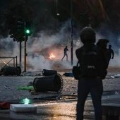 Guerriglia a Milano, pm: "Da arrestati azioni distruttive di rara violenza" Guerriglia a Milano, pm: "Da arrestati azioni distruttive di rara violenza"