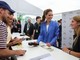 Kate Middleton a Wimbledon, a sorpresa la principessa vende i biglietti agli spettatori in fila Kate Middleton a Wimbledon, a sorpresa la principessa vende i biglietti agli spettatori in fila