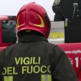 Incendio a Matera, in fiamme una pineta: evacuati villaggi turistici