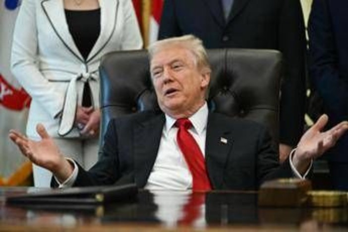Trump: "Grazie ai dazi ogni americano riceverà bonus di 2mila dollari" Trump: "Grazie ai dazi ogni americano riceverà bonus di 2mila dollari"