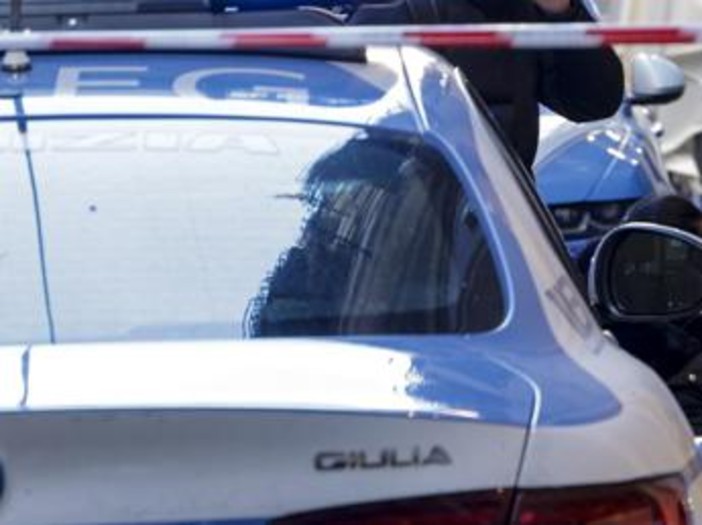 Napoli, rissa e spari in piazza Montesanto: sequestrato kalashnikov, tre fermi tra cui una donna Napoli, rissa e spari in piazza Montesanto: sequestrato kalashnikov, tre fermi tra cui una donna