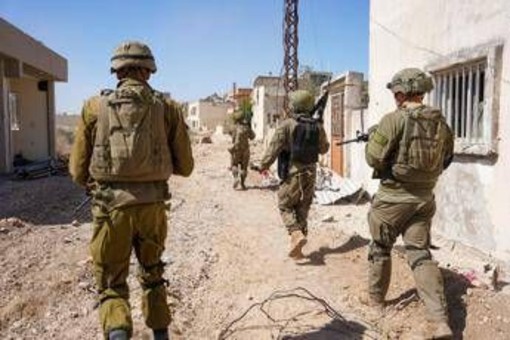 Idf marchia con numeri in fronte i palestinesi fermati in Cisgiordania Idf marchia con numeri in fronte i palestinesi fermati in Cisgiordania