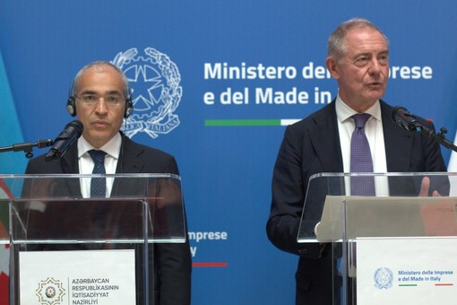Urso incontra Jabbarov “Nuova fase per partenariato strategico Italia-Azerbaigian” Urso incontra Jabbarov “Nuova fase per partenariato strategico Italia-Azerbaigian”