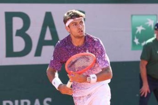Roland Garros, Cobolli 'ostacolato' da raccattapalle: cos'è successo nel derby contro Pellegrino Roland Garros, Cobolli 'ostacolato' da raccattapalle: cos'è successo nel derby contro Pellegrino