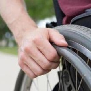 Sclerosi multipla, nei casi più gravi 14mila euro l'anno a carico famiglie