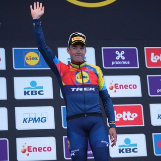 Groves vince in volata 6^ tappa del Giro, Pedersen resta in rosa