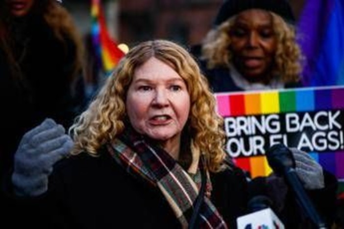 Trump rimuove la bandiera arcobaleno del Pride dal monumento per i diritti Lgbt di Stonewall