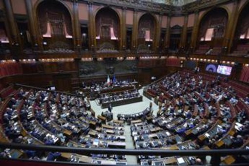 Aria condizionata troppo forte alla Camera, scatta protesta: &quot;Rischio broncopolmonite&quot;