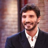 Stefano De Martino conduttore di Sanremo 2027, il golden boy Rai pronto a guidare il festival Stefano De Martino conduttore di Sanremo 2027, il golden boy Rai pronto a guidare il festival