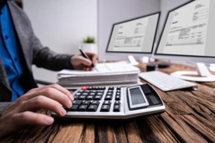 Nemmeno un euro di Irpef per un italiano su due, così il peso delle tasse logora il ceto medio