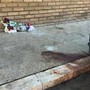 Ostia, sangue in strada dopo l'omicidio‑suicidio di tre giorni fa: residenti sotto choc Ostia, sangue in strada dopo l'omicidio‑suicidio di tre giorni fa: residenti sotto choc