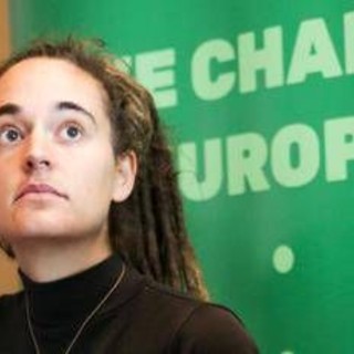 Ue, Carola Rackete si dimette da eurodeputata. Left: &quot;Ci mancherà&quot;