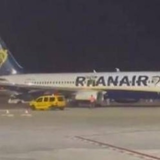 Spagna, incendio su volo Ryanair a Maiorca: 18 feriti lievi - Video