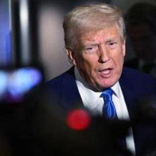 Trump contro i media: &quot;Cbs fuori controllo, mi rappresenta in modo dispregiativo&quot;