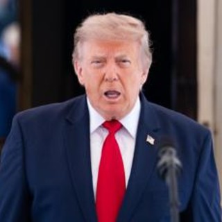 Iran, Trump 'guardiano' di Hormuz: tycoon tra rimborsi, blocco navale e terza ondata di raid