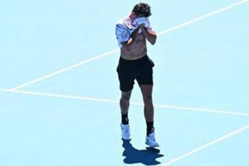 Darderi, la racchetta lanciata contro Sinner e la 'maledizione' del bambino in tribuna