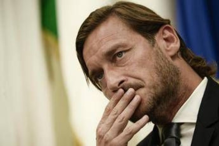 Abbandono di minore, archiviazione per Francesco Totti e Noemi Bocchi