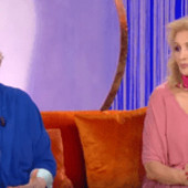 Siparietto tra Iva Zanicchi e Katia Ricciarelli, il tradimento e la frecciata: "Che troika"