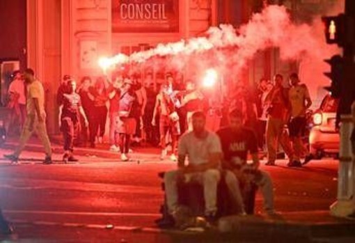 Francia, incidenti dopo vittoria Psg: ragazzo muore a Dax, 294 arresti