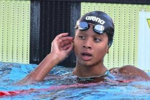 Nuoto, Sara Curtis batte record Federica Pellegrini nei 100 stile libero