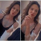 Asia Argento, addio tatuaggi: "Errore di gioventù, i miei me l'avevano detto..."