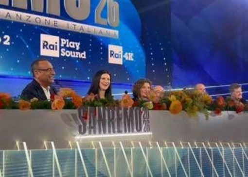 Sanremo, la prima conferenza stampa. Fiorello scherza con Conti: "Vi auguro tante polemiche"
