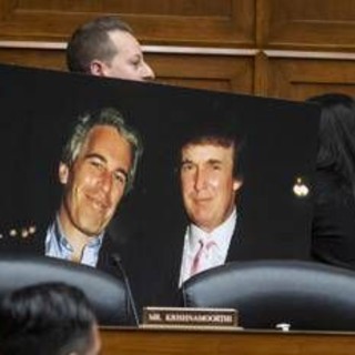 Caso Epstein, pubblicati 8mila documenti: Trump ha viaggiato sull'aereo del finanziere