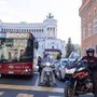 A Roma autobus sempre più 'ostaggi' delle auto, nel centro storico viaggiano anche a 1 km l'ora: lo studio A Roma autobus sempre più 'ostaggi' delle auto, nel centro storico viaggiano anche a 1 km l'ora: lo studio