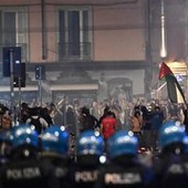 Caso Fakir, le reazioni all'intervista al poliziotto. Fratelli d'Italia: "Lepore deve dimettersi" Caso Fakir, le reazioni all'intervista al poliziotto. Fratelli d'Italia: "Lepore deve dimettersi"