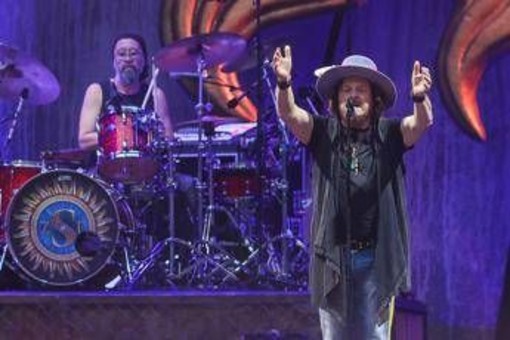 Zucchero contro Bezos: &quot;Perché viene a rompere i cogl...?&quot;