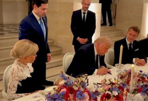 Usa-Iran, Trump firma l'accordo: "Non è stato facile"
