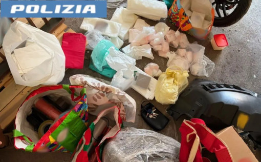 Scoperto deposito con 3,5 Kg di cocaina, arrestato 59enne catanese Scoperto deposito con 3,5 Kg di cocaina, arrestato 59enne catanese