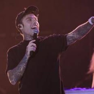 Dalla malattia al divorzio, Fedez sul suo nuovo libro: "Doveva chiamarsi 'Vivisezione di uno stronzo'" Dalla malattia al divorzio, Fedez sul suo nuovo libro: "Doveva chiamarsi 'Vivisezione di uno stronzo'"
