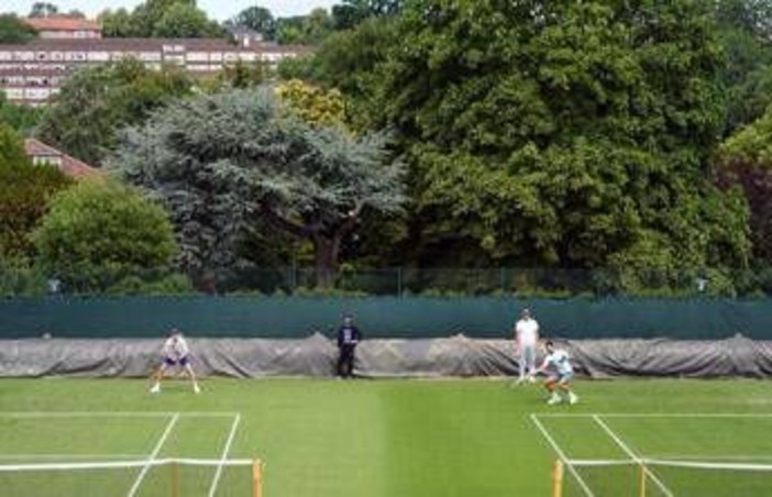 Sinner-Djokovic inizia un giorno prima: allenamento 'a vista' per Jannik e Nole a Wimbledon
