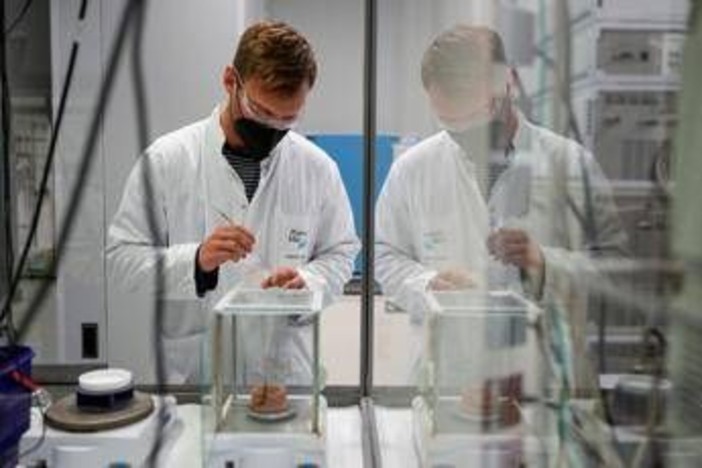 Carcinoma polmonare, ok Ema a lurbinectedina e immunoterapia in prima linea